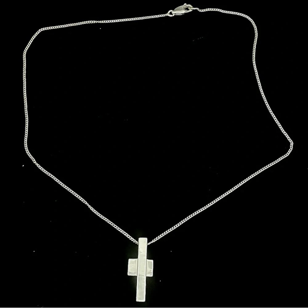 GUCCI RARE Cross Necklace 😇